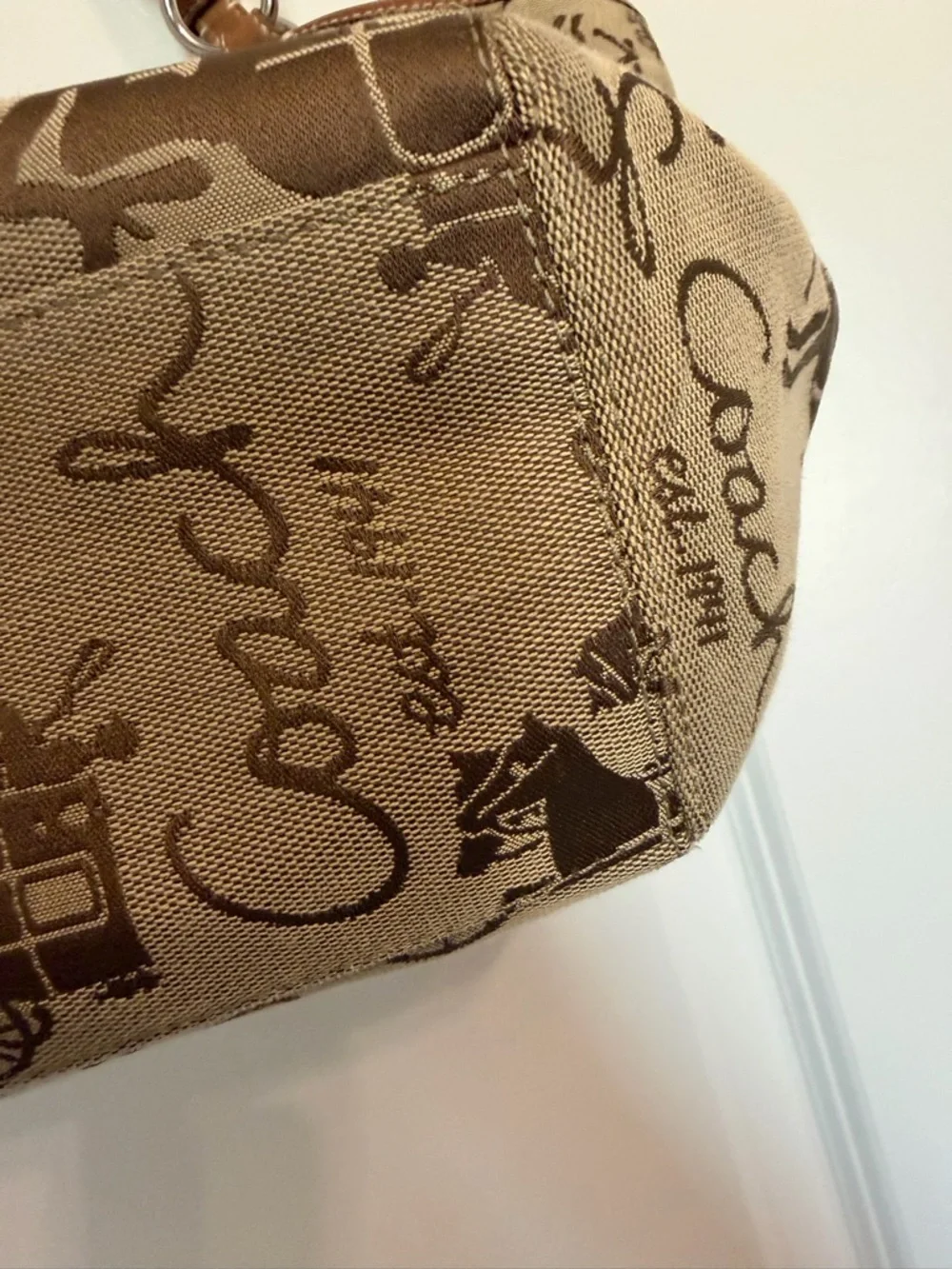 Coach Y2K Modern Vintage late 2009 Tan Signature Canvas Tote with Carriage Print - Picture 3 of 15